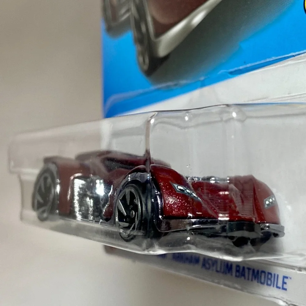 Hot‎ Wheels Batman Arkham Asylum Batmobile 32/250 Batman 2/5 Brown 1:64 NIP 2022